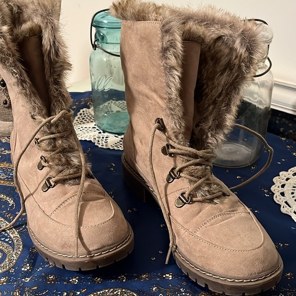 Bass Angelica faux fur lined boots, used but in like new condition, size 8 - Picture 2 of 13